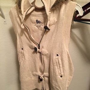 Beige vest
